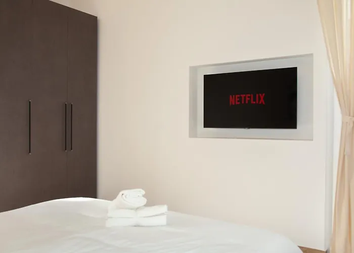 Luxury San Siro Apartment, 5 Min Metro, Balcony & Fast Wifi Apartment