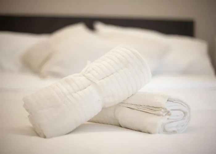 Luxury San Siro Apartment, 5 Min Metro, Balcony & Fast Wifi Mailand